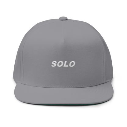 SOLO (WHITE LOGO FLAT-BILL HAT)